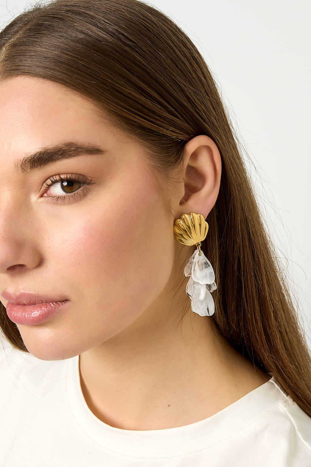 Shell earrings with mother of pearl