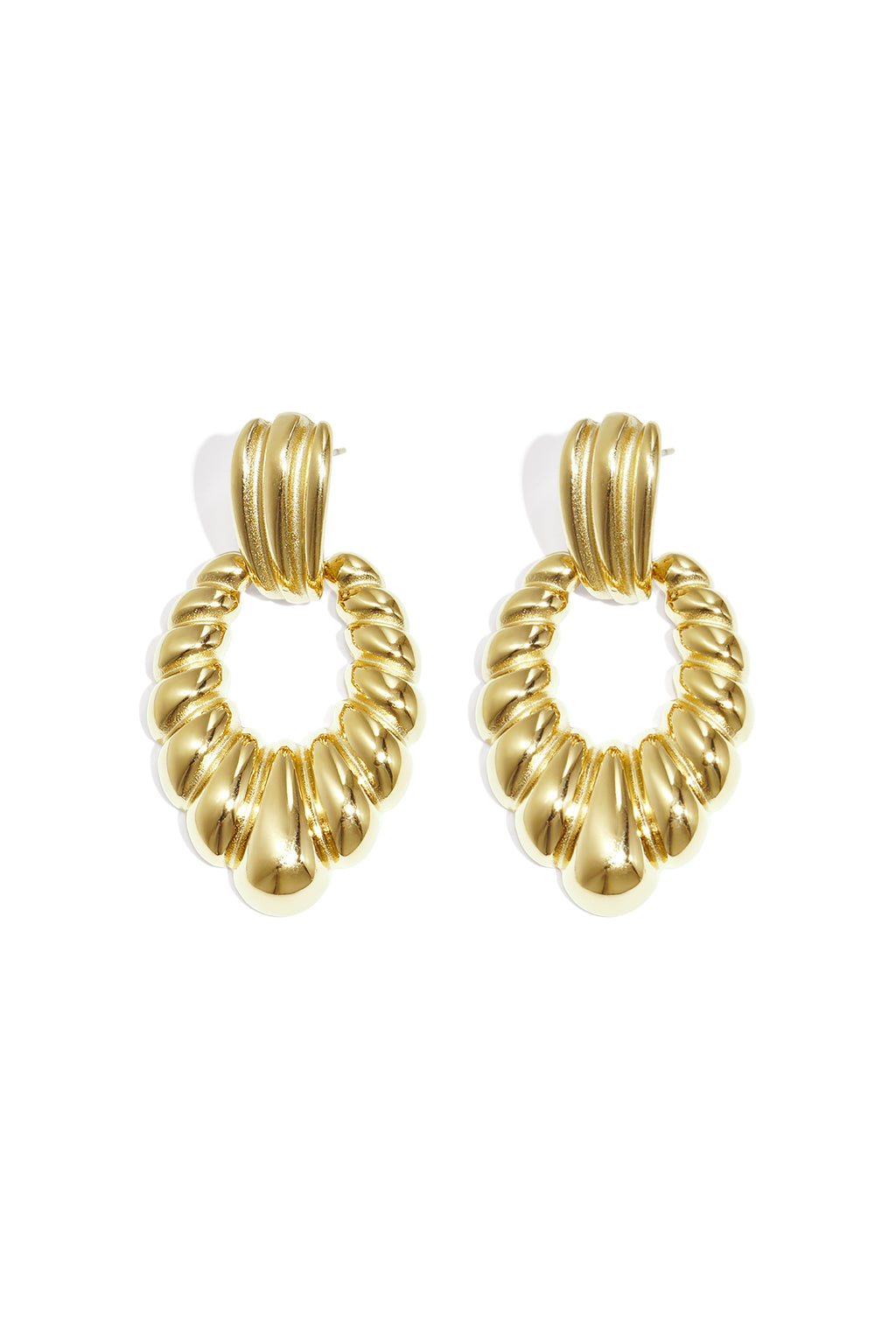 Statement earrings shell motif