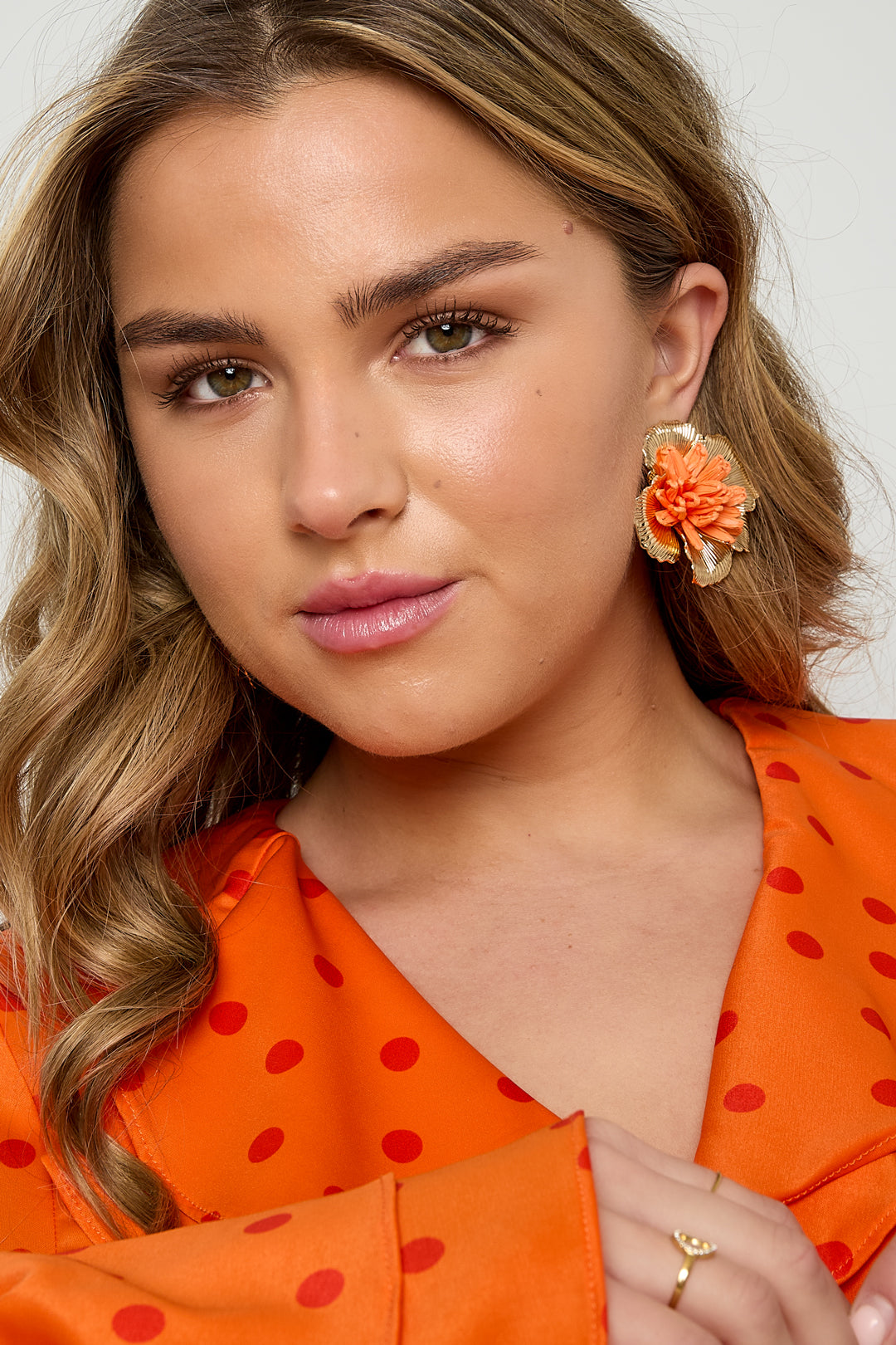 Oorbellen met 3D rafia bloem