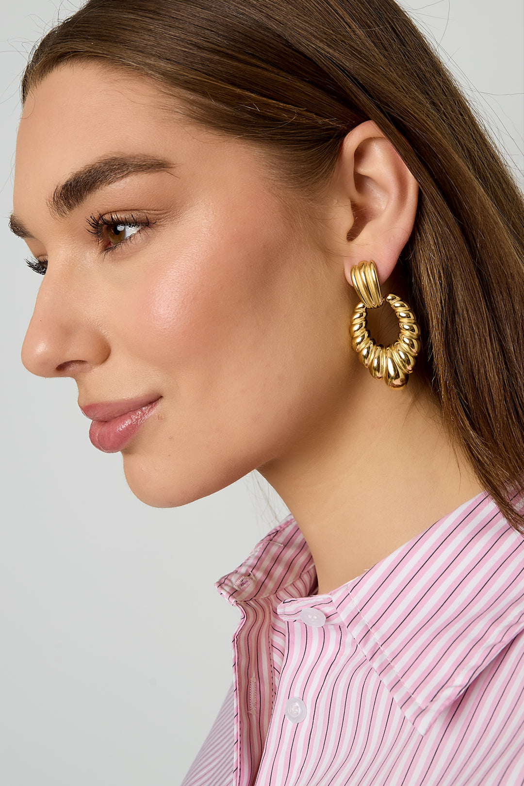 Statement earrings shell motif