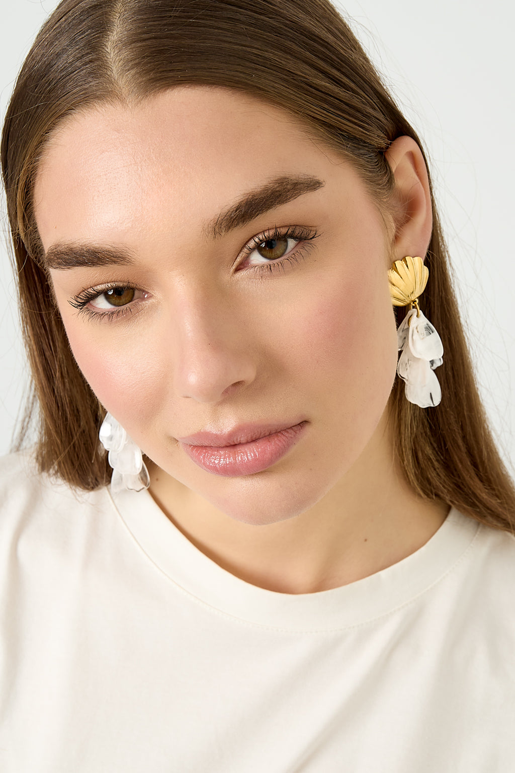 Shell earrings with mother of pearl